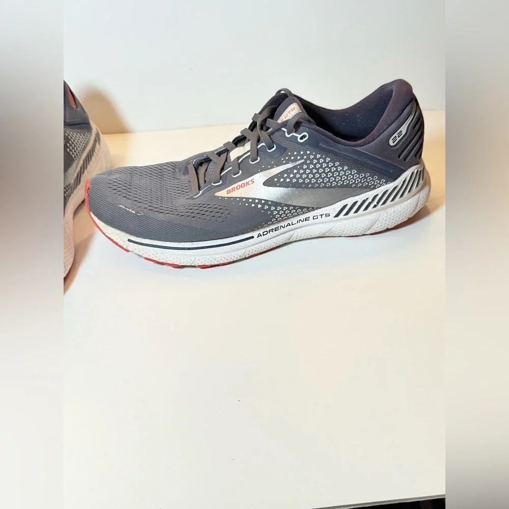 Brooks Adrenaline GTS 22 Mens Size 11.5 Gray Blue White Running Shoes Sneakers